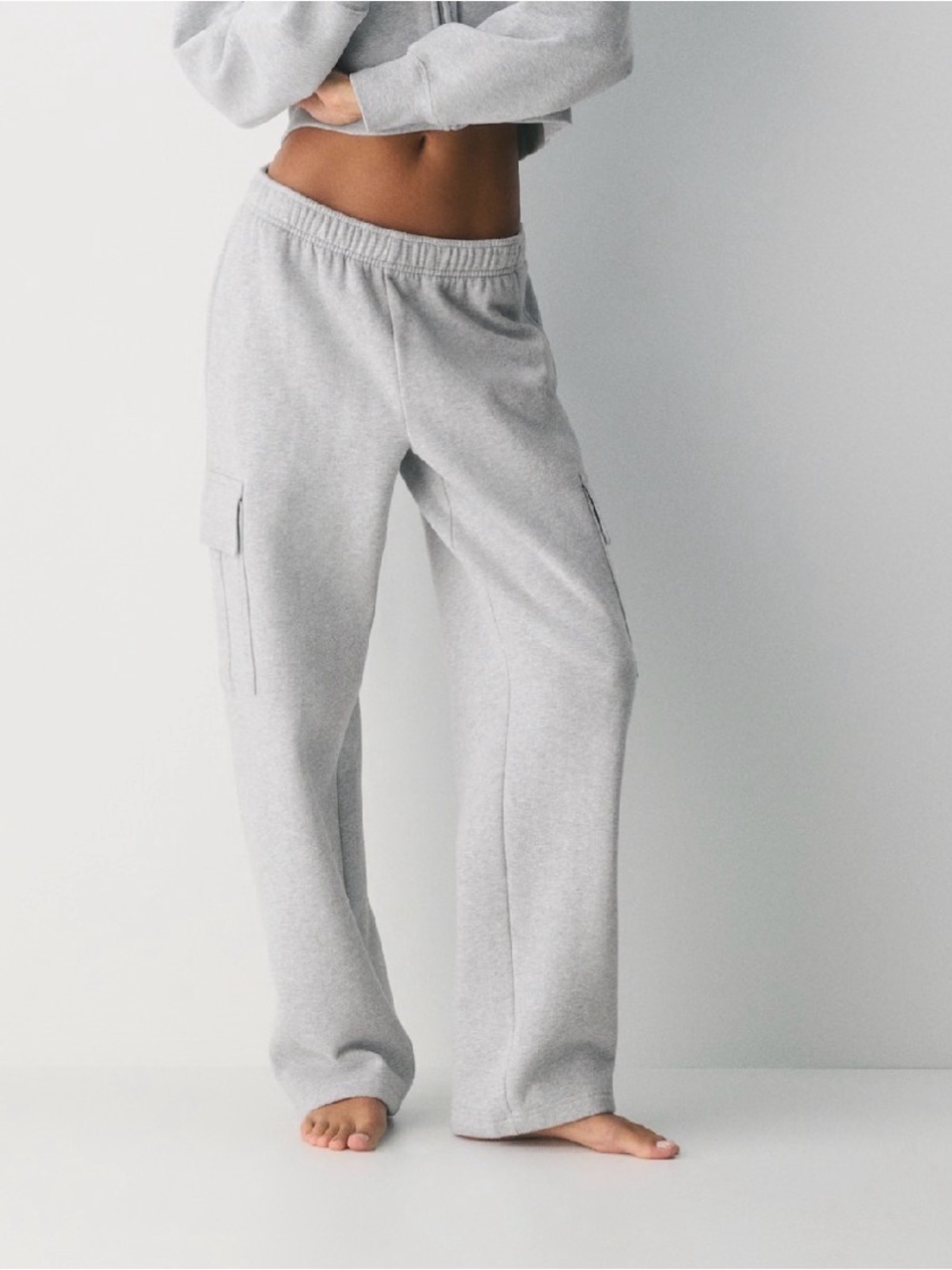 TNA Women’s Wide-Leg Cargo Sweatpants in Light Gray